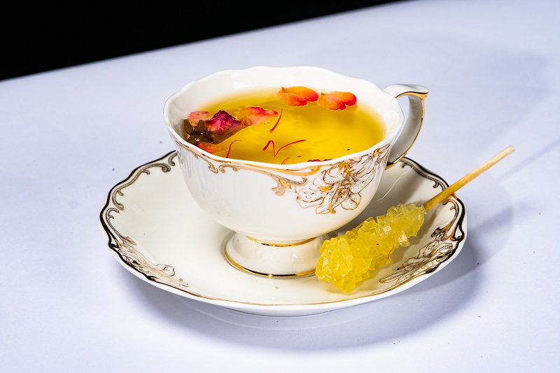 Cách sử dụng Saffron Vietnam rất dễ dàng, có thể pha với nước ấm để uống thay nước lọc